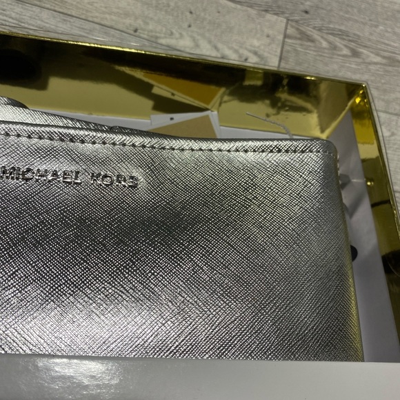 MIchael Kors Adjustable Belt Bag Silver Metallic - Picture 2 of 5